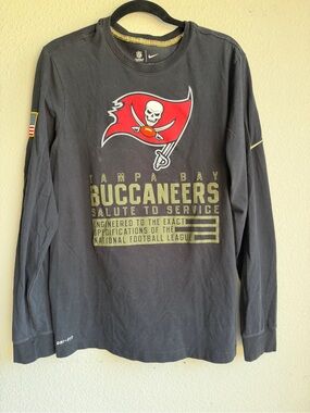 Nike Tampa Bay Buccaneers Salute to Service Long Sleeve – Men’s M